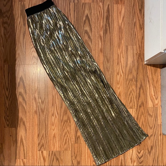 Metallic Pleated Maxi Skirt - Picture 2 of 3